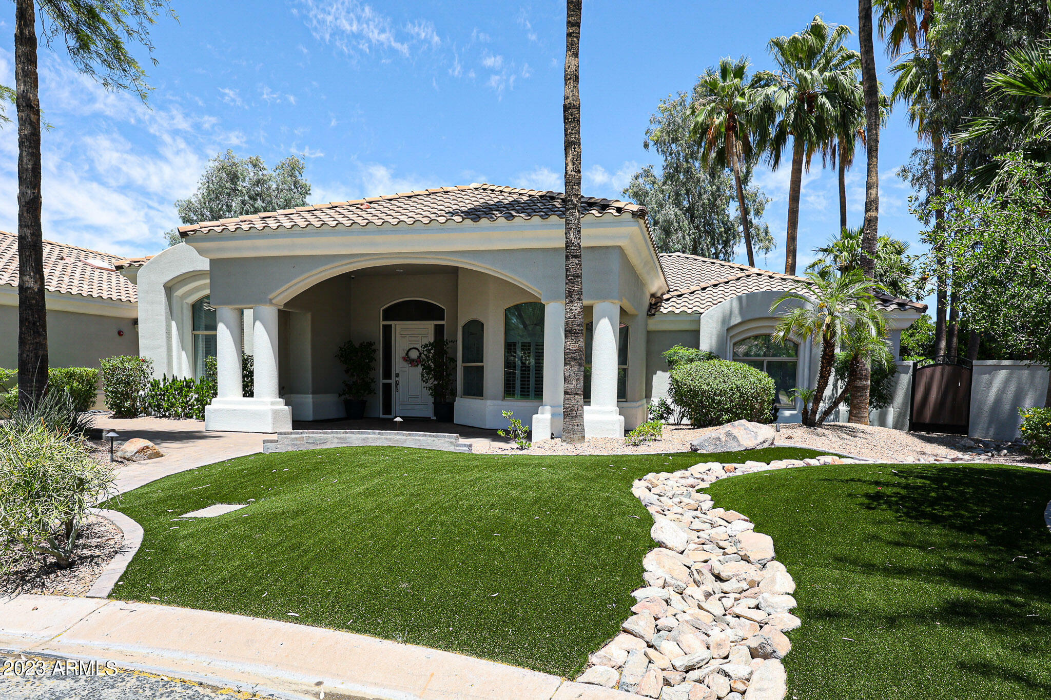 Property Photo: 9610 E Laurel Lane AZ 85260