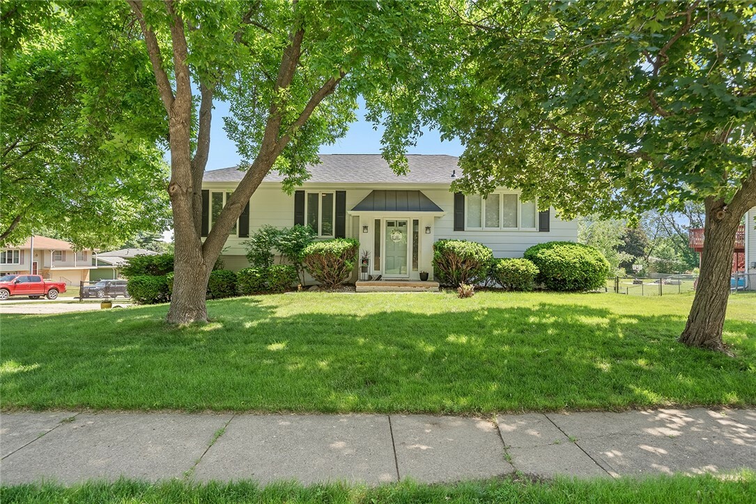 Property Photo:  4021 81st Street  IA 50322 