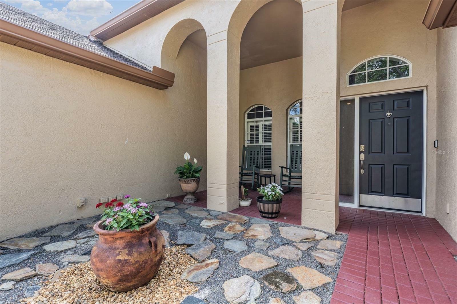 Property Photo:  11714 Carrollwood Cove Drive  FL 33624 