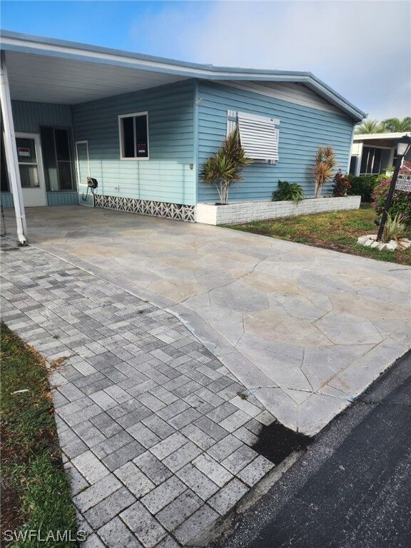 Property Photo:  108 Windjammer Way  FL 33908 