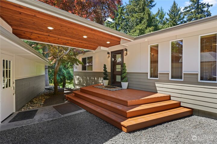 Property Photo:  1121 NE Sunset Way  WA 98370 