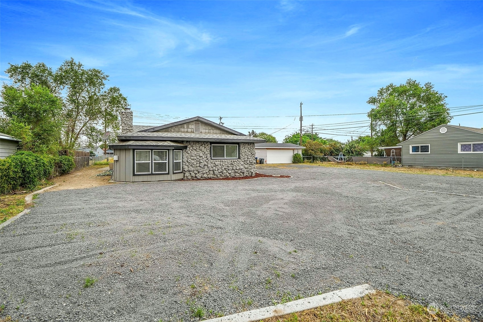 Property Photo:  2136 W Willow Street  WA 98837 