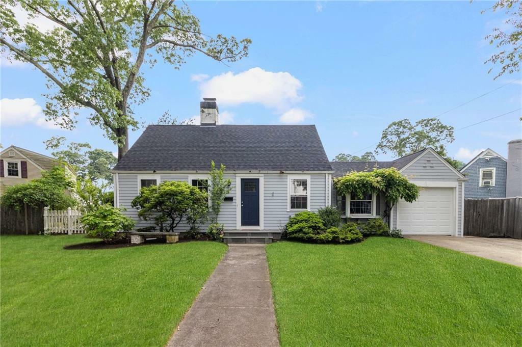 Property Photo:  18 Edgehill Rd  RI 02889 