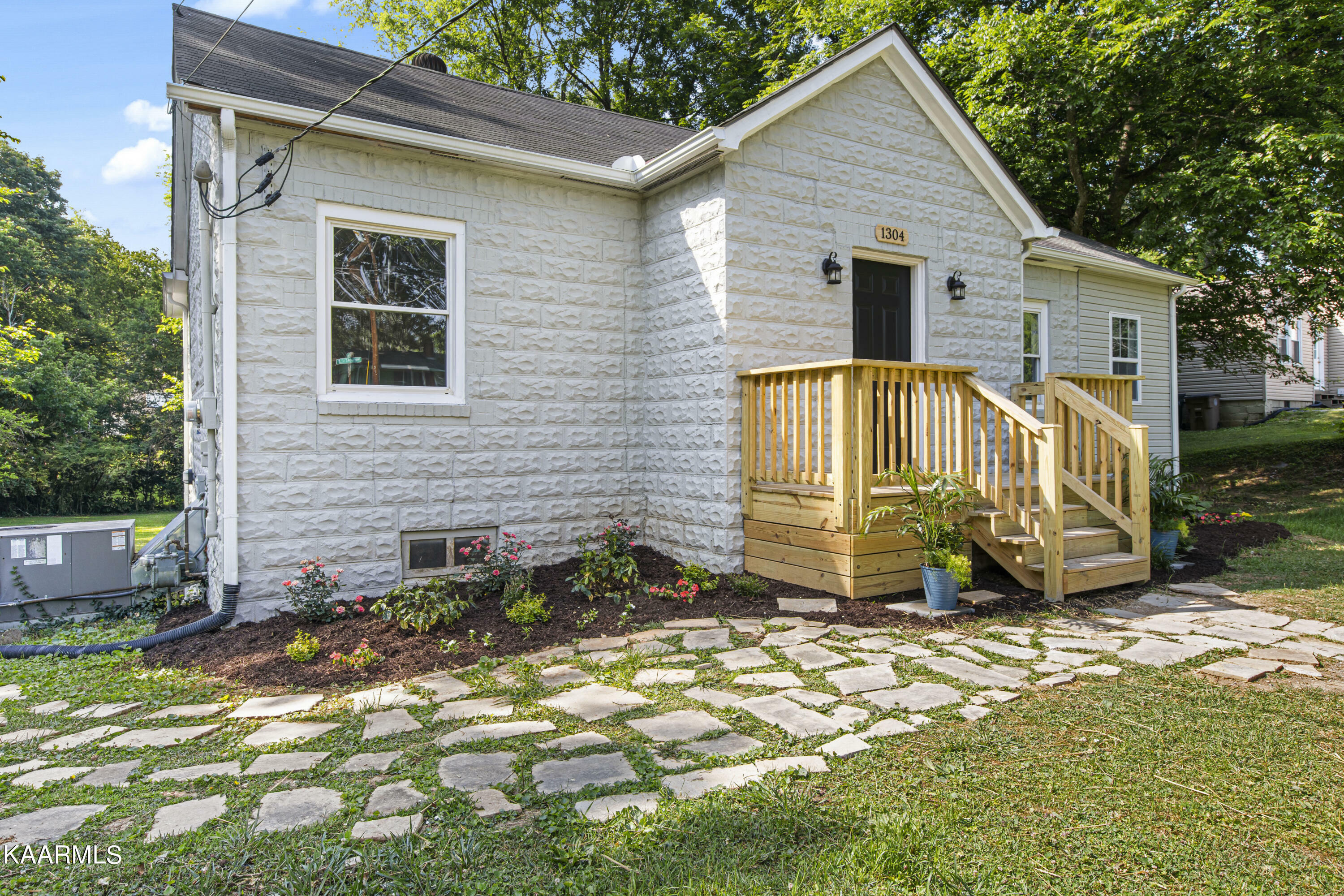 Property Photo:  1304 Highland Drive  TN 37918 