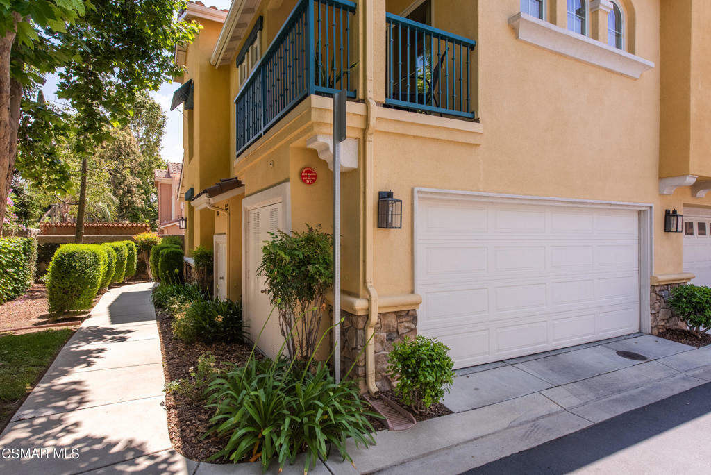 Property Photo:  4192 Laredo Lane C  CA 93063 