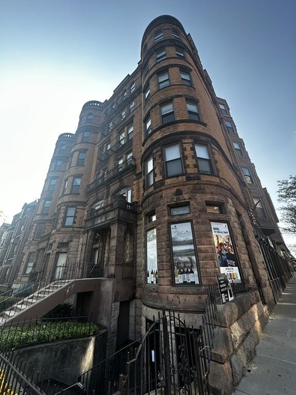 Property Photo: 362 Commonwealth 6J MA 02115