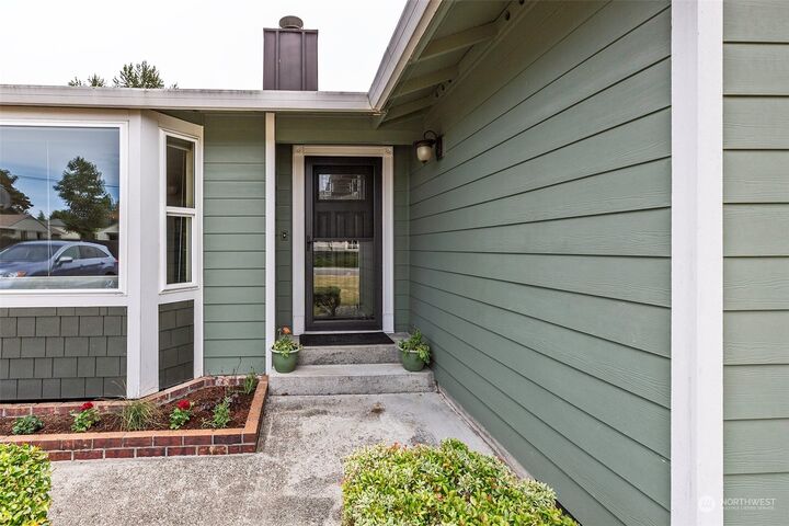 Property Photo:  118 123rd Street E  WA 98445 