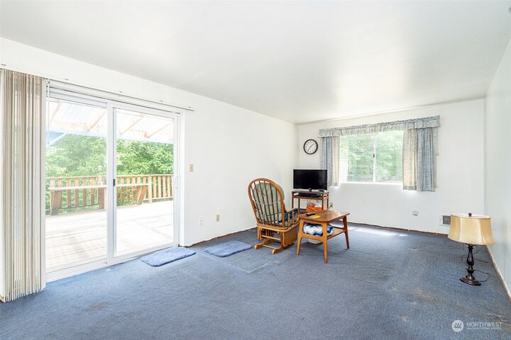 Property Photo:  501 NW Fir Avenue  WA 98596 