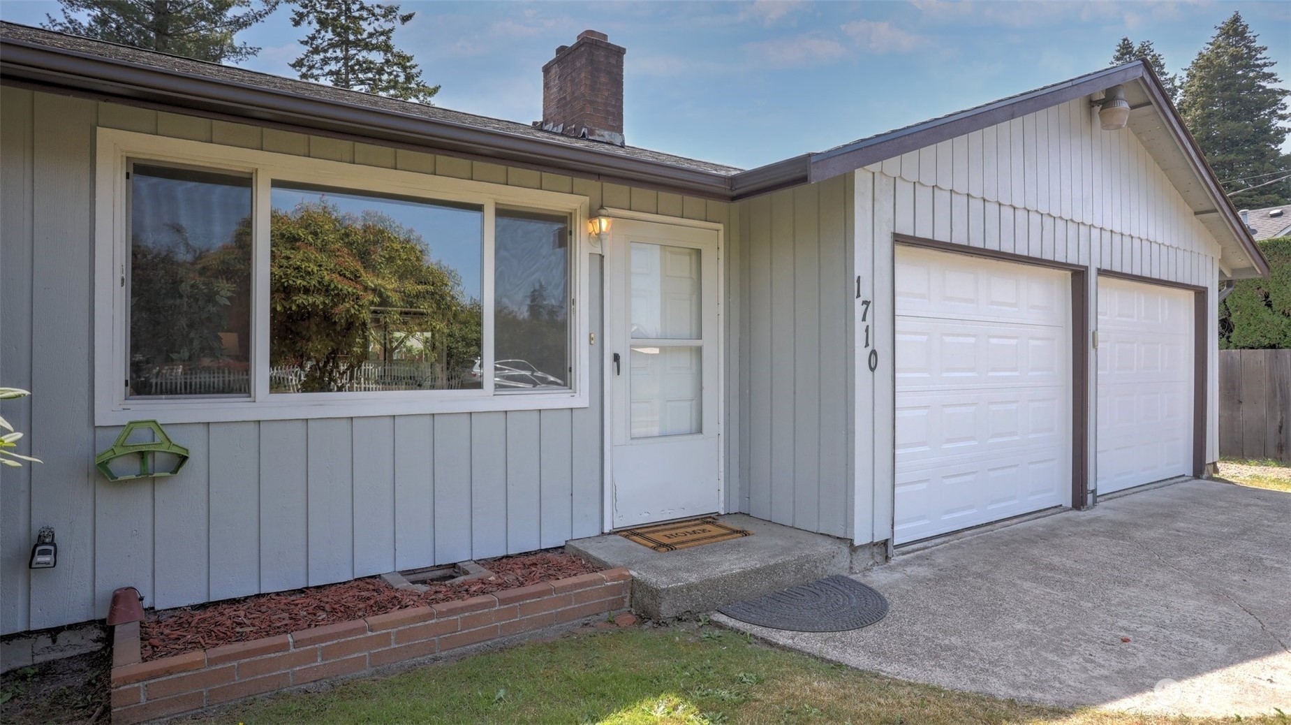 Property Photo:  1710 7th Avenue SE  WA 98372 