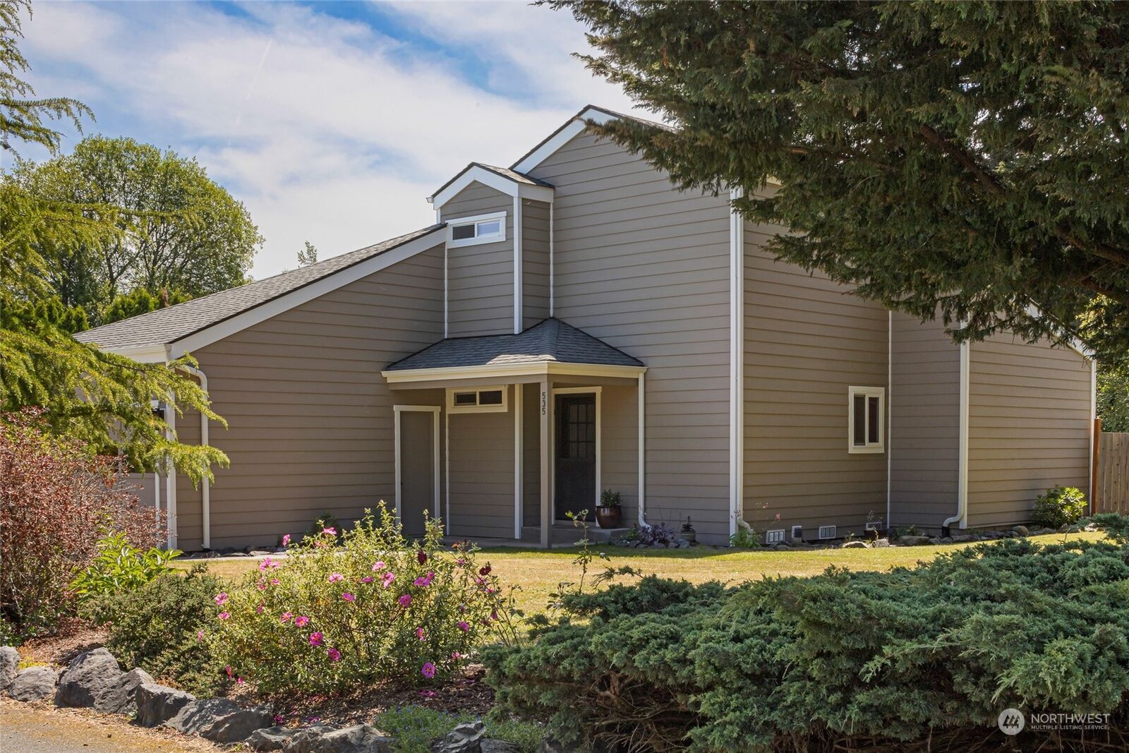 Property Photo: 535 Hemlock Court WA 98250