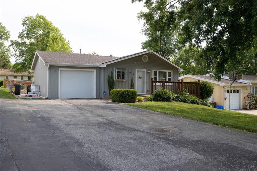 Property Photo: 6613 NE 49th Street MO 64119