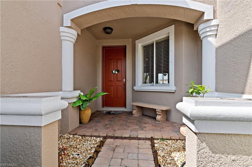 Property Photo:  9995 Chiana Cir  FL 33905 