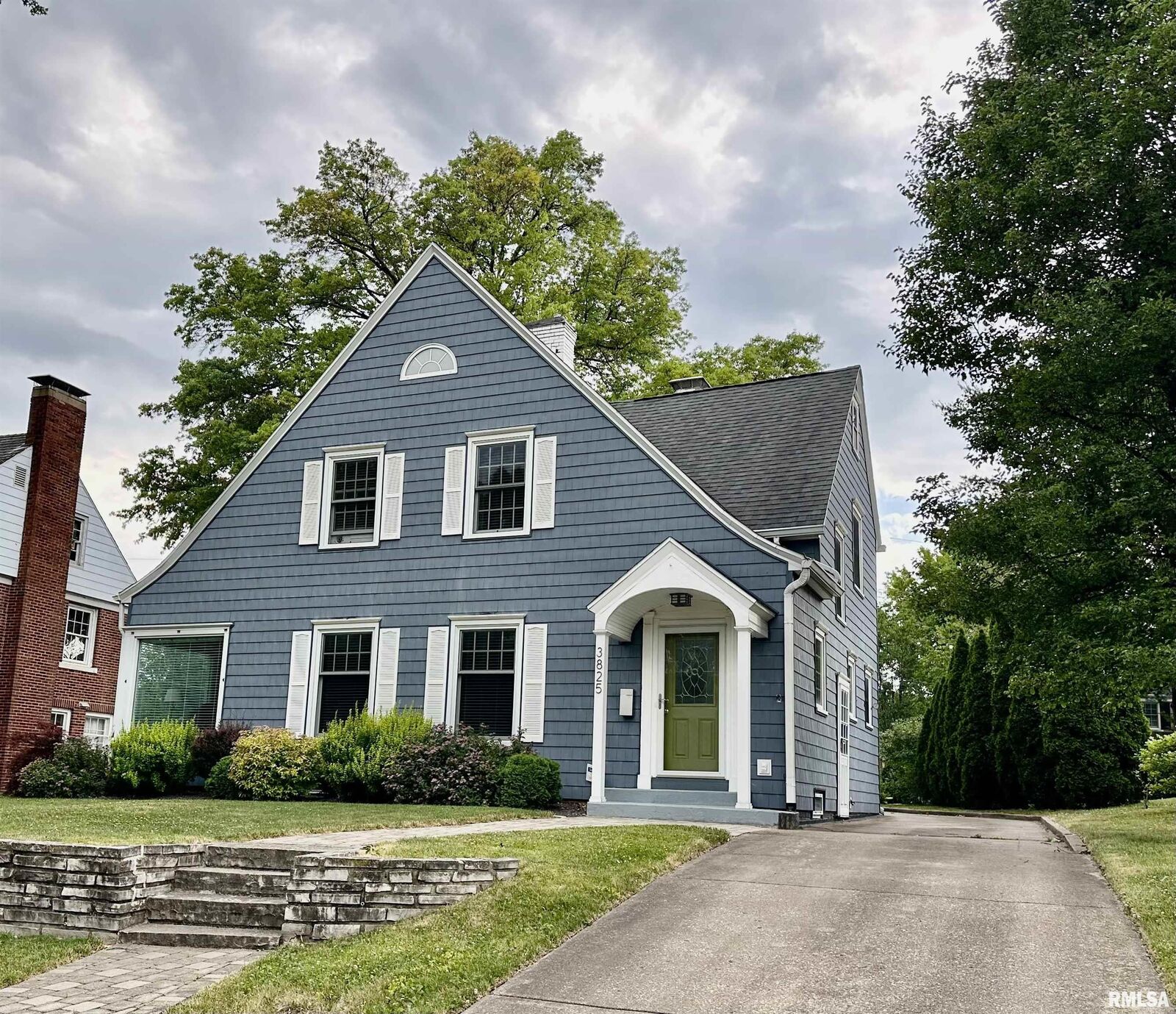 Property Photo: 3825 N Hawthorne Place IL 61614