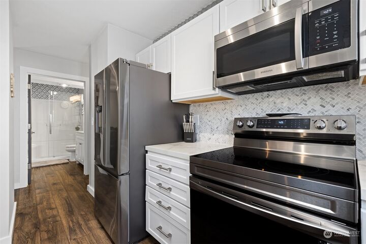 Property Photo:  2713 W Maplewood Avenue 109  WA 98225 