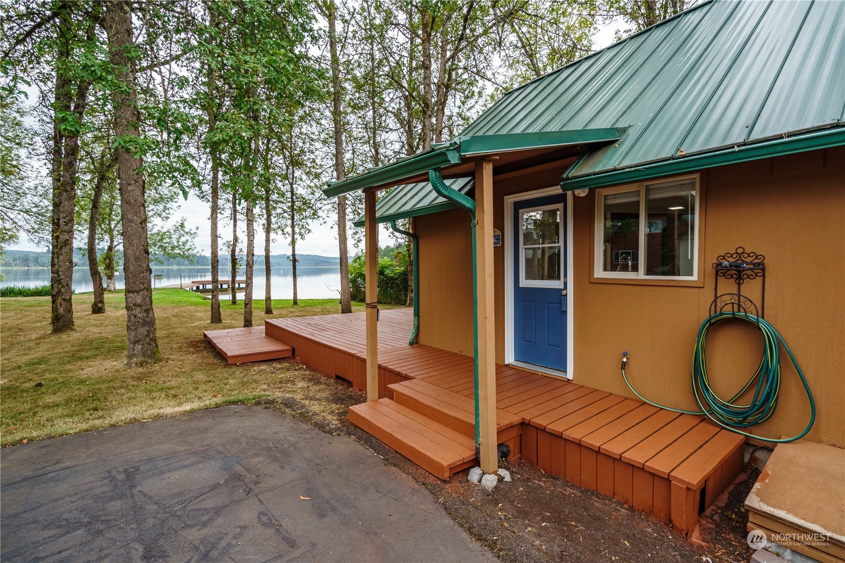 Property Photo:  404 Streeter Road NE  WA 98645 