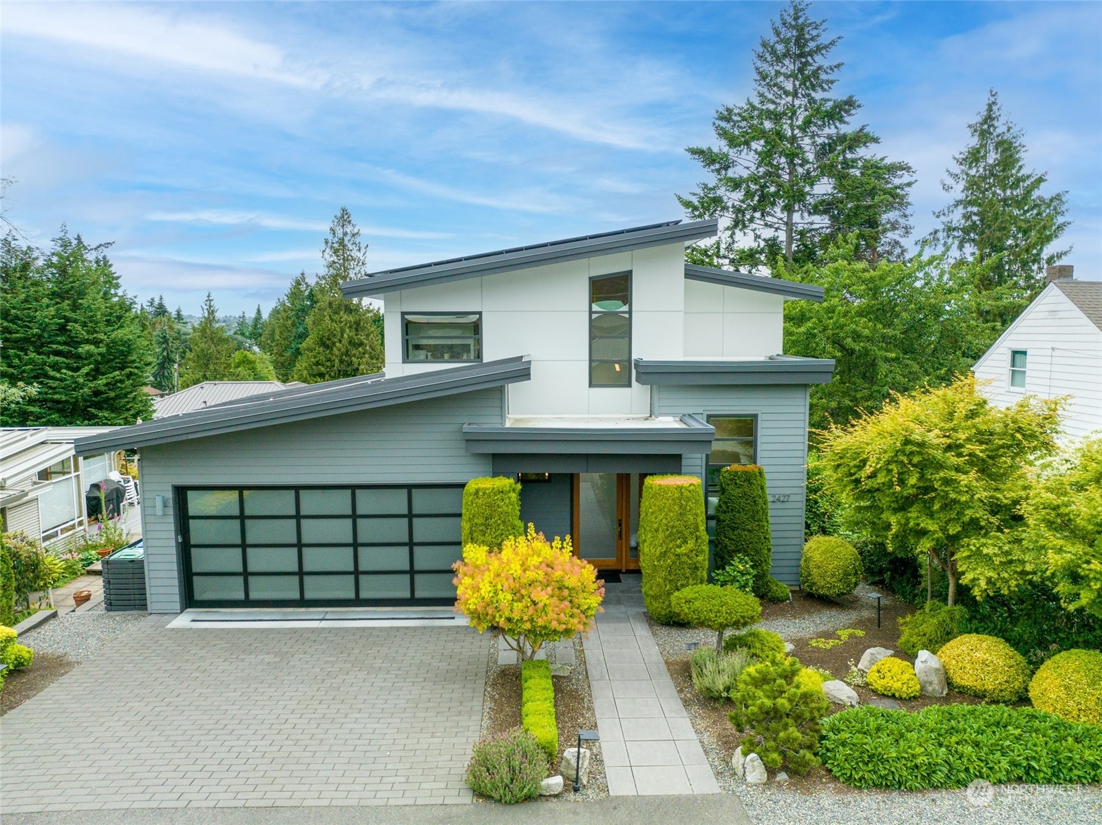 Property Photo:  2427 64th Avenue SE  WA 98040 