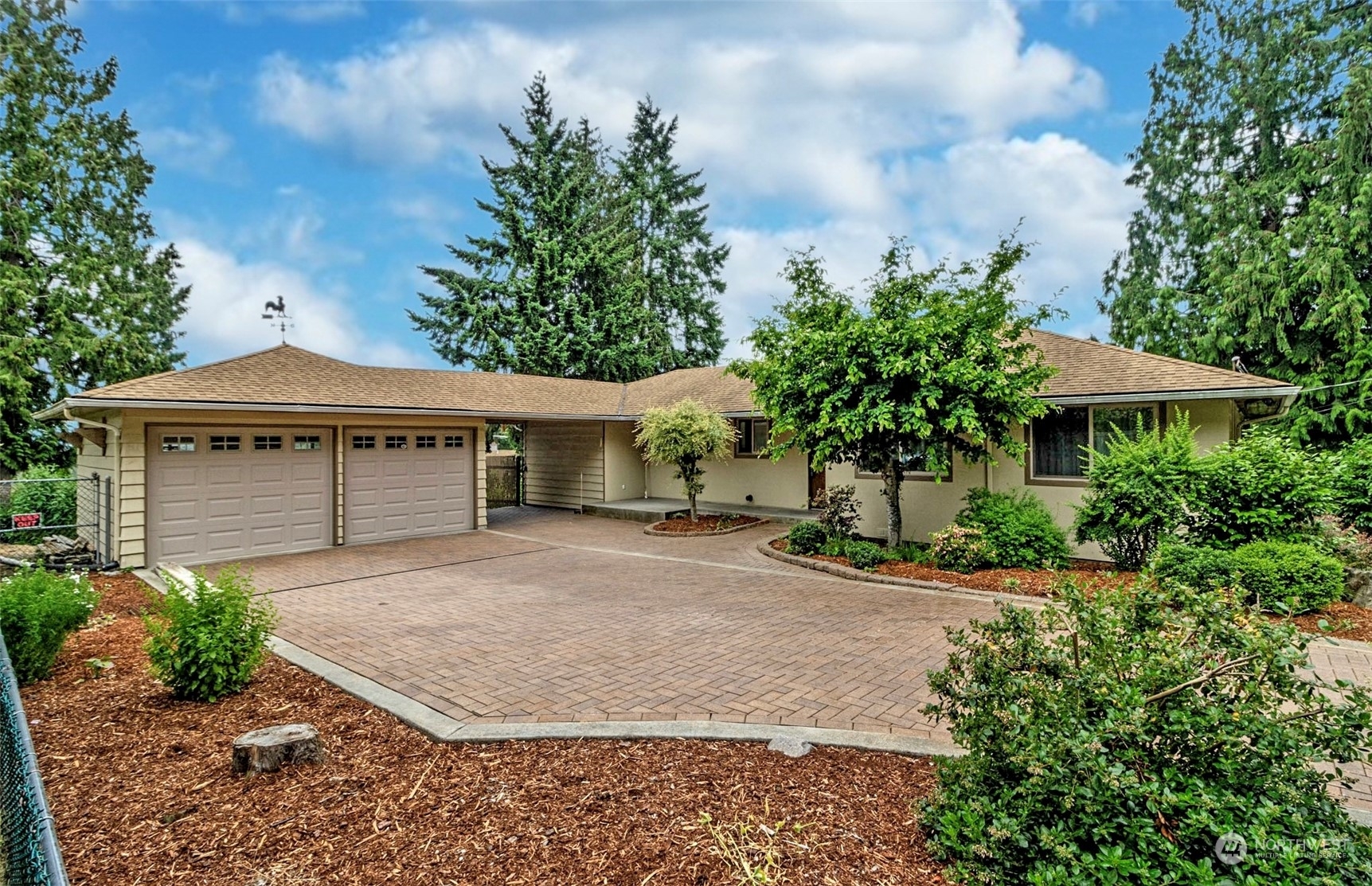 Property Photo:  18504 53rd Avenue NE  WA 98155 