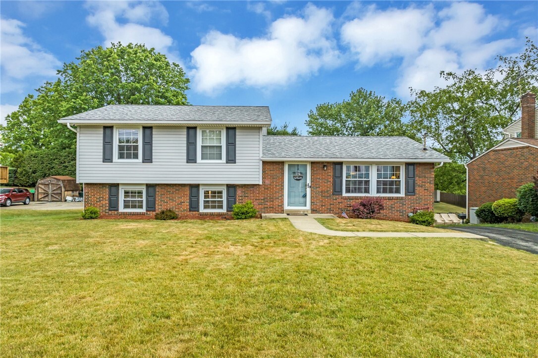 Property Photo: 165 Conneaut Dr PA 15239