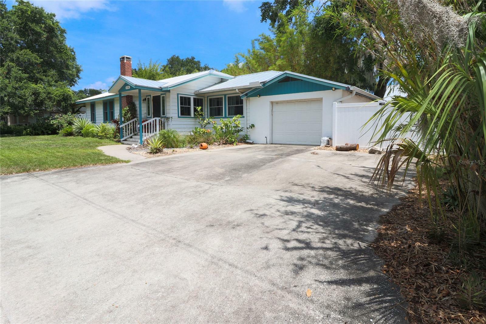 Property Photo:  2216 13th Avenue W  FL 34205 