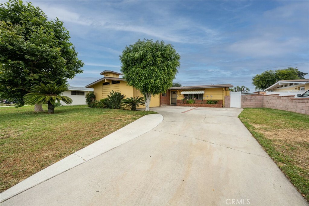 Property Photo: 8415 Decosta Avenue CA 90606