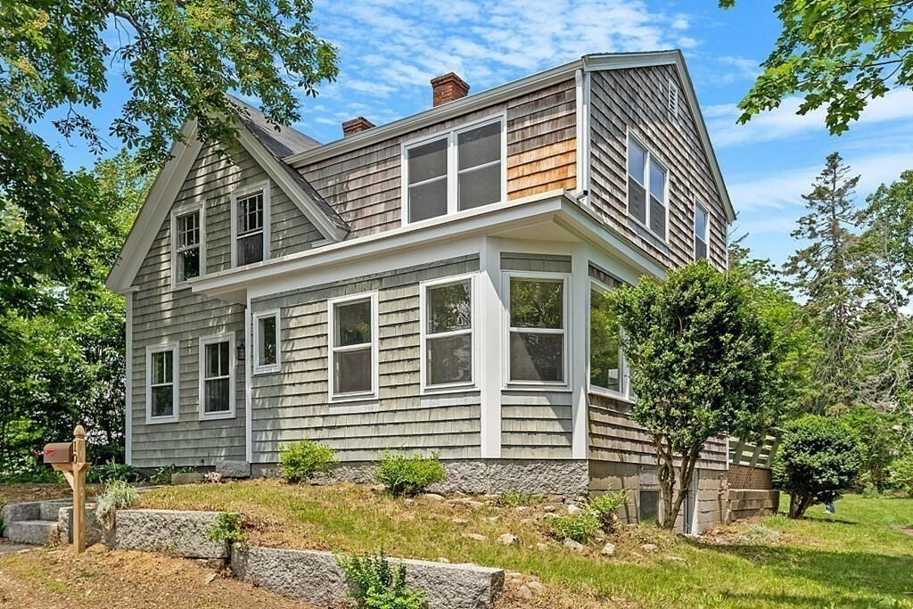 Property Photo:  10 Mount Locust Ave  MA 01966 