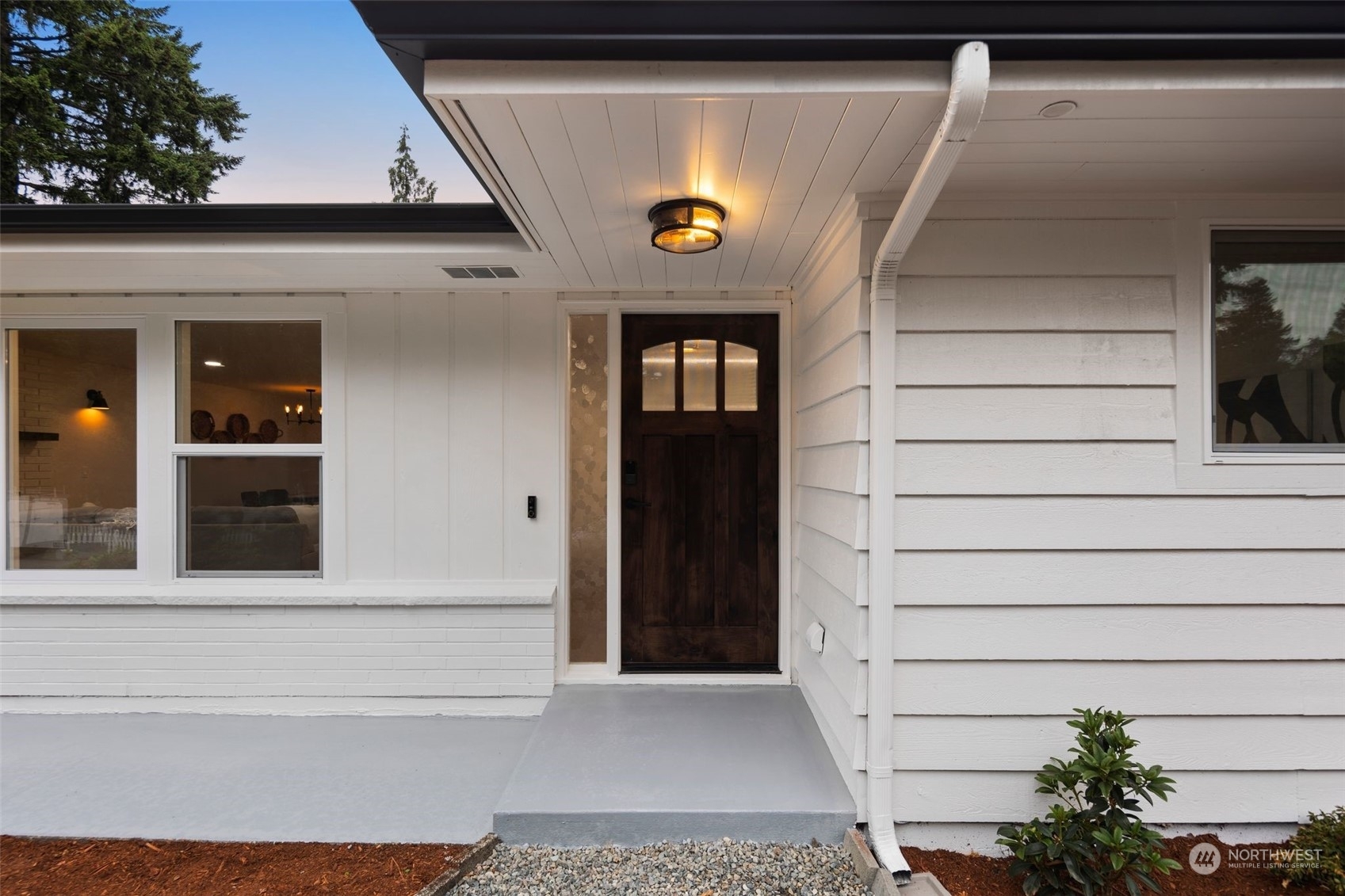 Property Photo: 14213 143rd Avenue SE WA 98059