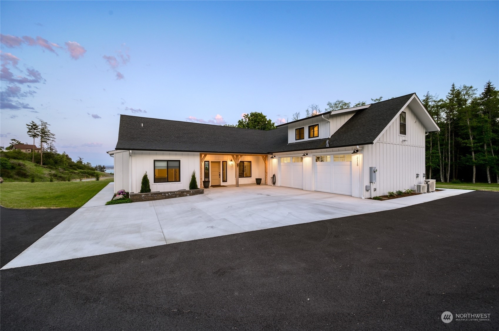 Property Photo:  2115 Chinook Ridge Lane  WA 98277 