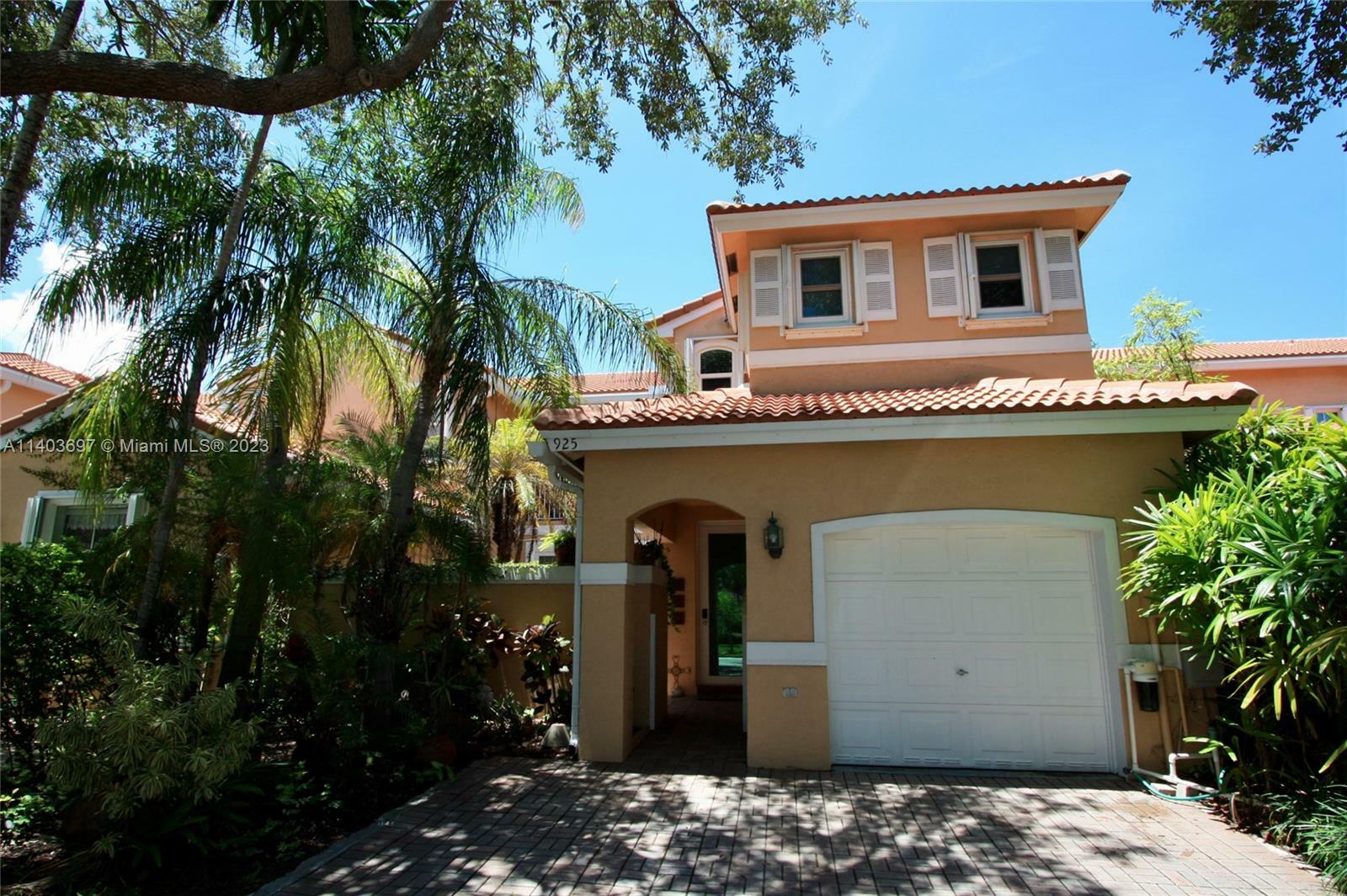 Property Photo:  925 Corkwood St -  FL 33019 