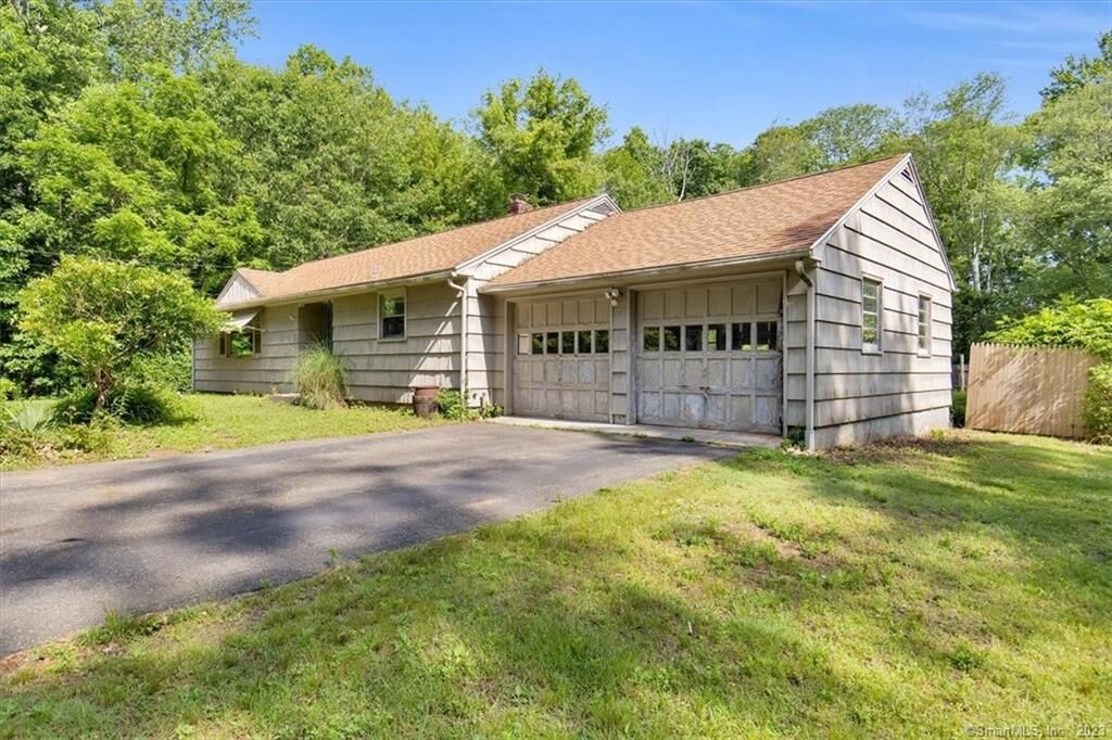 Property Photo: 6 Nancy Lane CT 06455