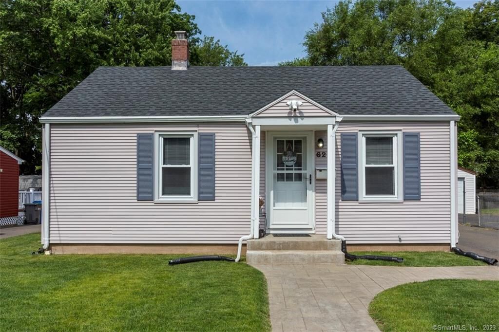Property Photo:  62 Essex Street  CT 06040 