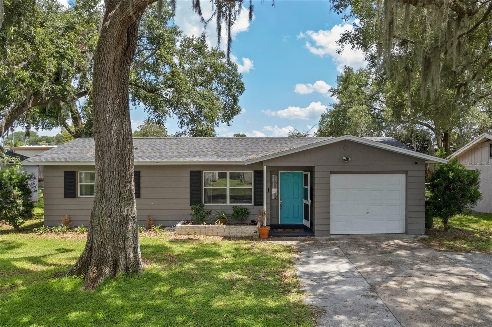 Property Photo:  705 Scenic Street  FL 34748 