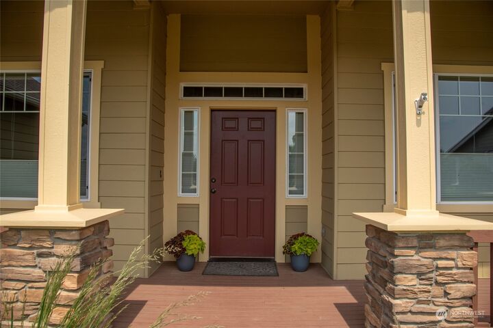 Property Photo:  2608 N Alder Street  WA 98926 