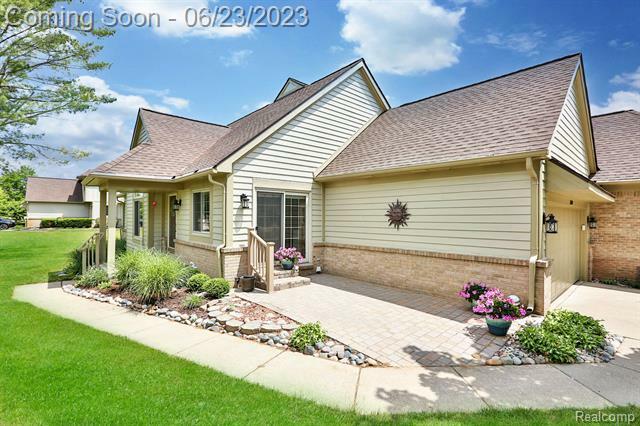 Property Photo:  2600 Maple Forest Court Unit #11  MI 48393 