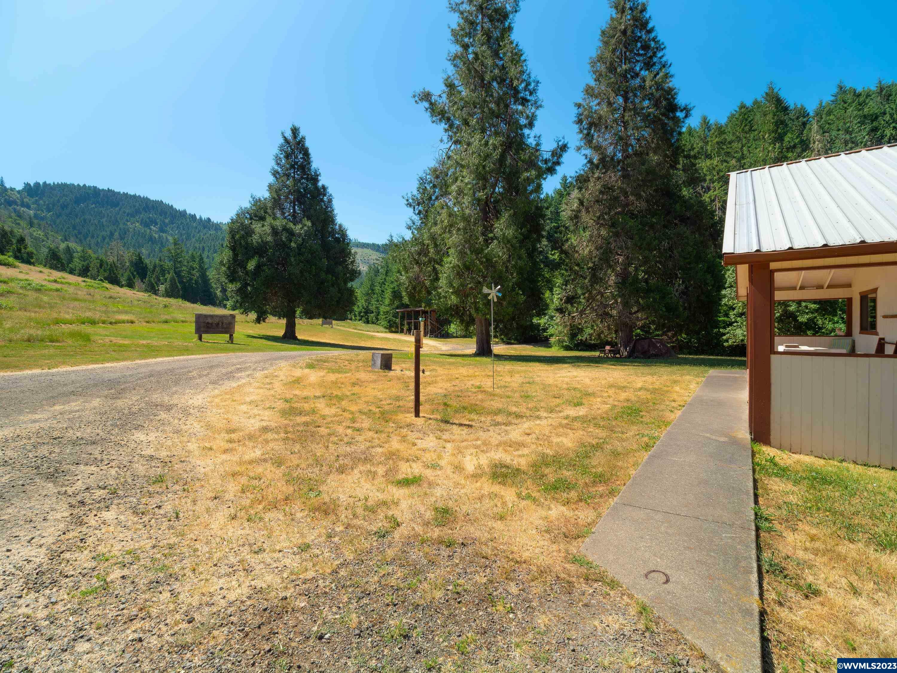 Property Photo:  1800  East Willis Creek Rd  OR 97496 