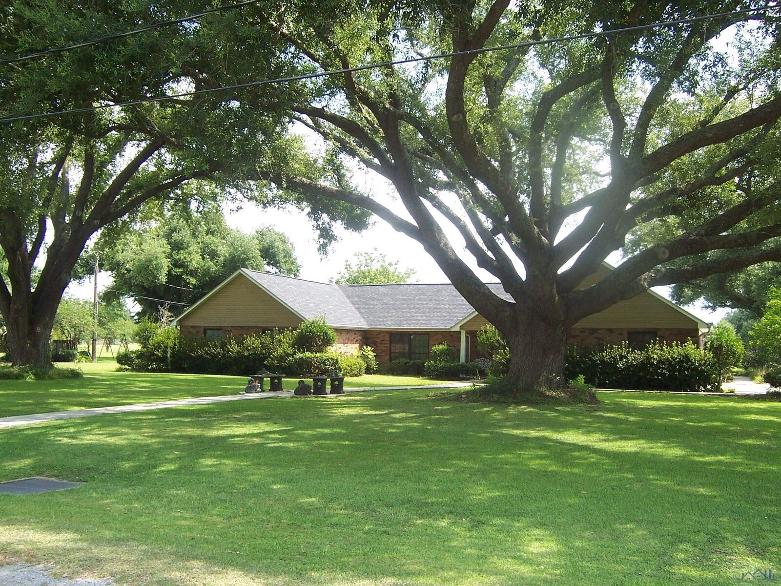 Property Photo: 157 Ash St LA 70394