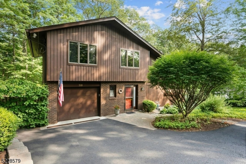 Property Photo:  318 Mountainside Dr  NJ 07422 