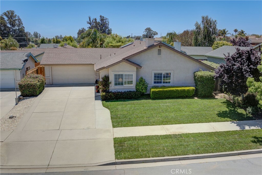 Property Photo:  290 Black Hawk Way  CA 93444 