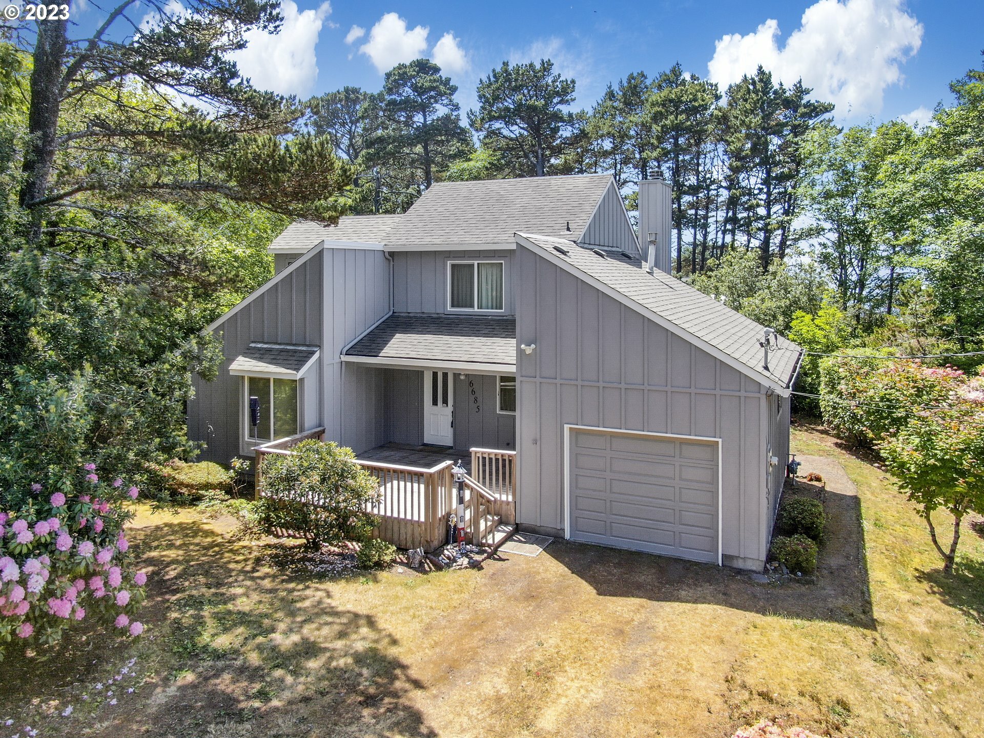 Property Photo: 6685 Salal Pl OR 97388