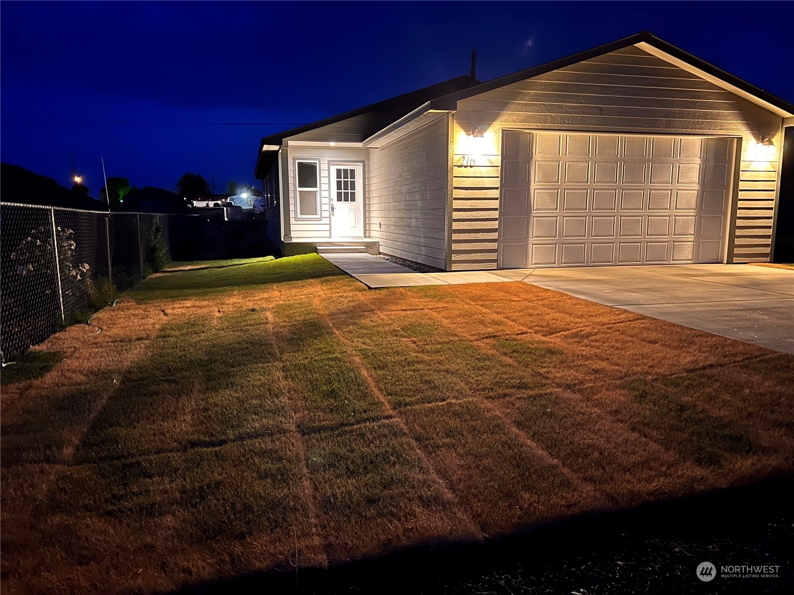 Property Photo:  216 S Grant Avenue  WA 98857 