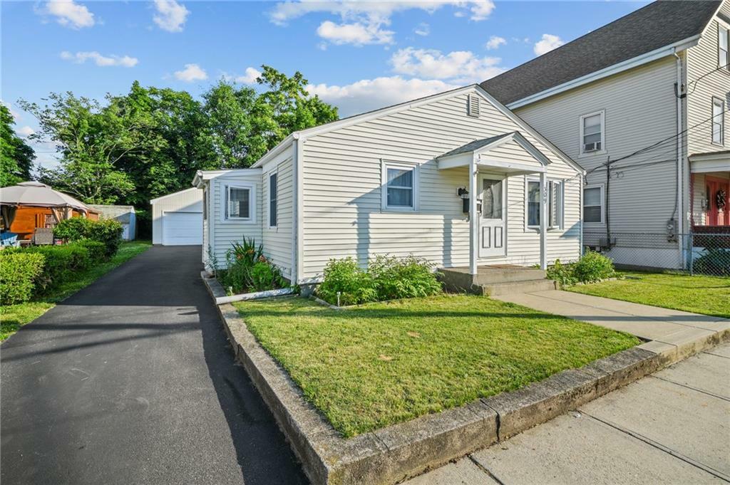 Property Photo:  309 Walcott St  RI 02860 