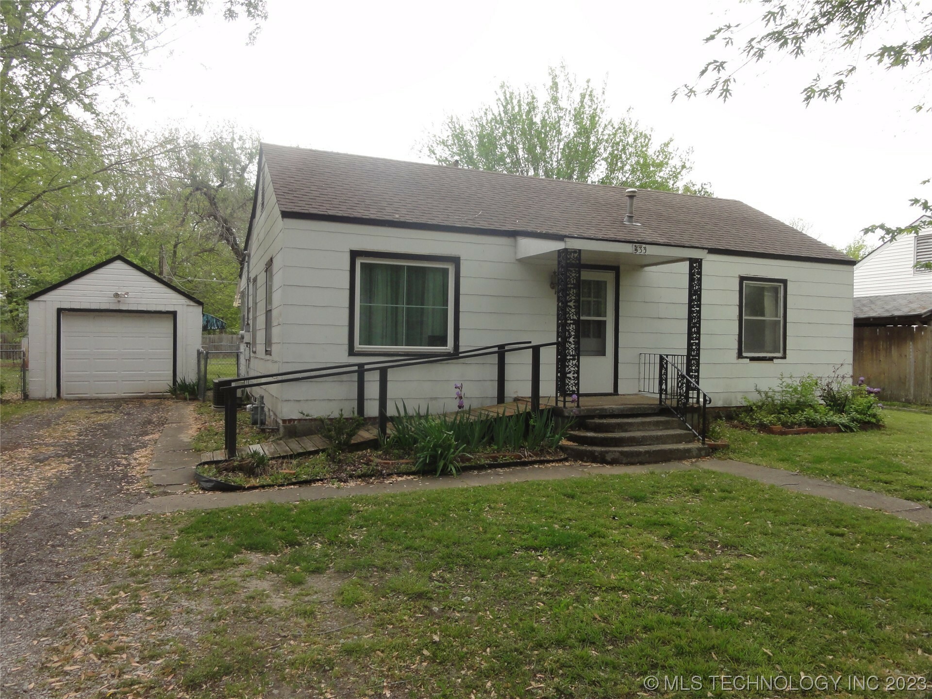 Property Photo:  333 S Sycamore Street  OK 74048 