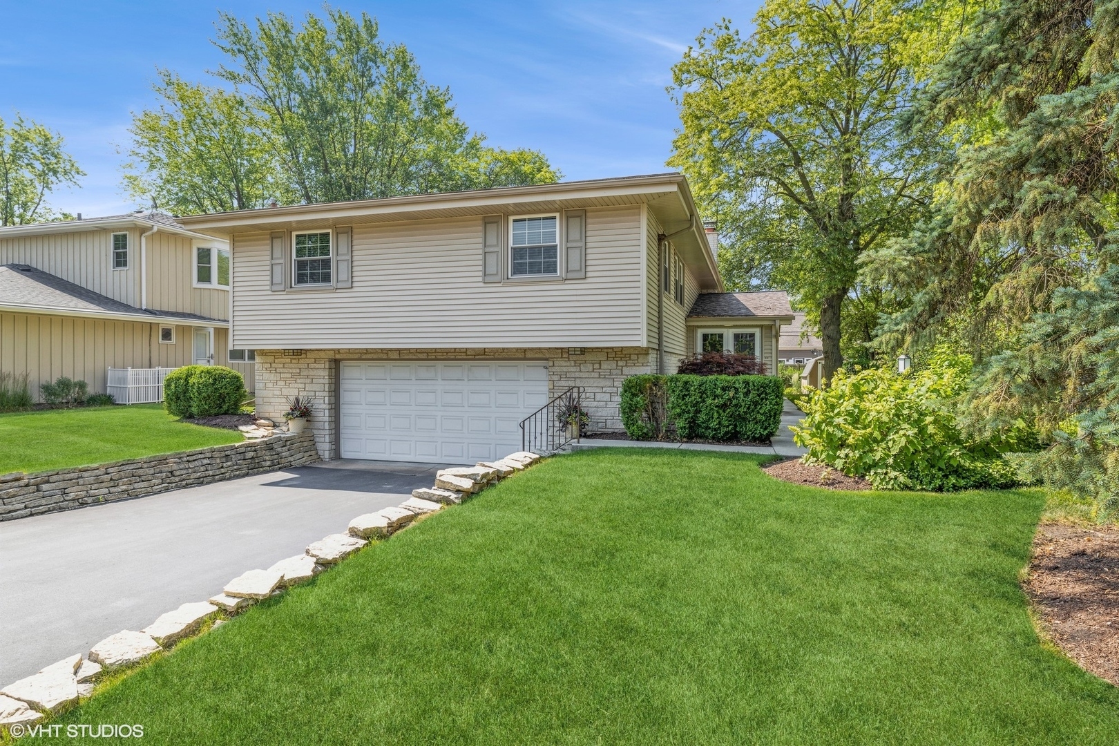 Property Photo:  1121 Birch Lane  IL 60558 