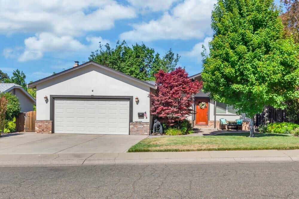 Property Photo: 3537 Grantwood Way CA 95608