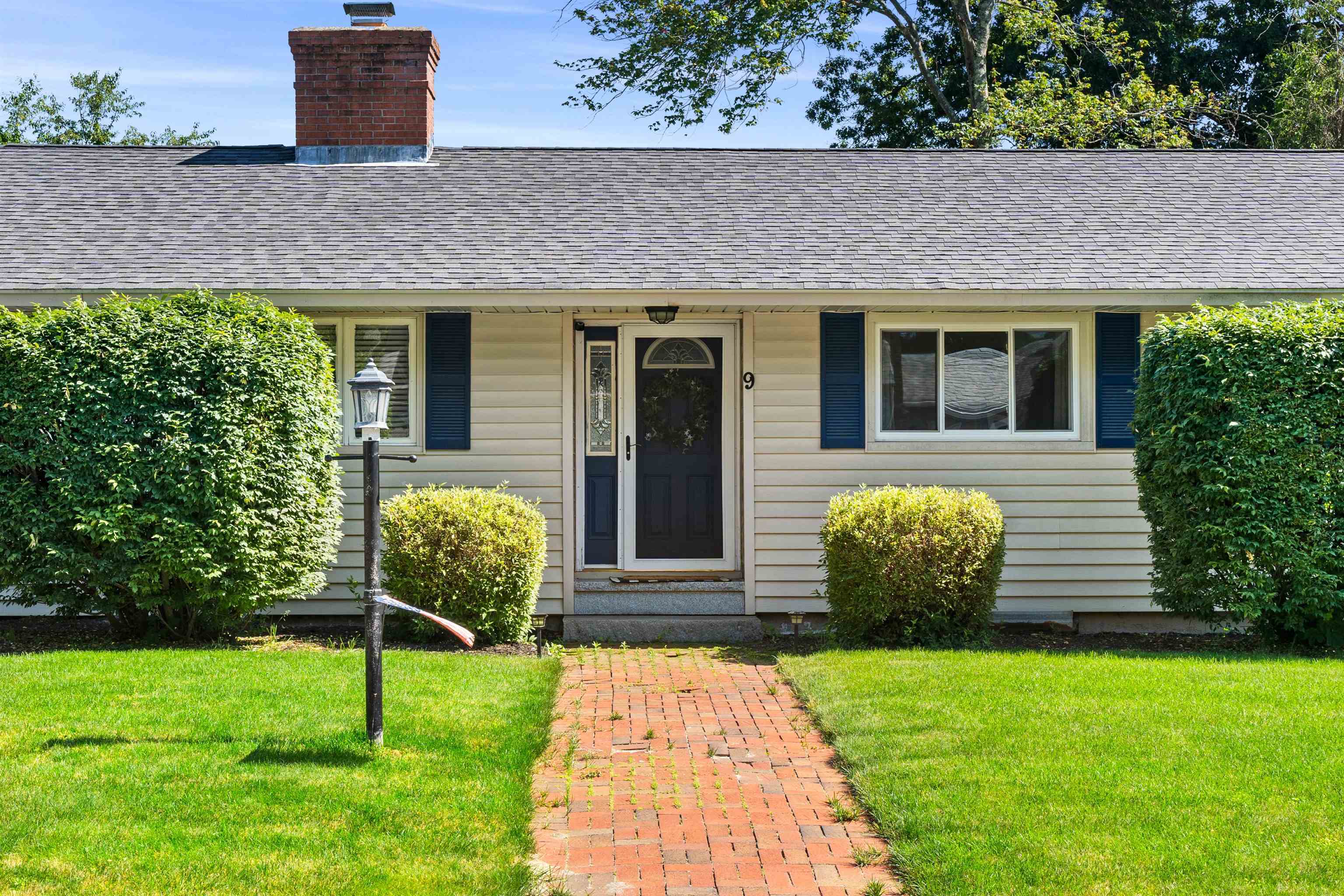 Property Photo:  9 Palomino Lane  NH 03110 