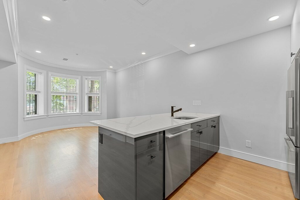 Property Photo:  535 Newbury 2  MA 02115 