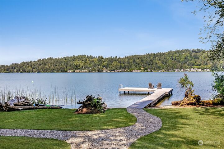 Property Photo: 2808 W Lake Sammamish Parkway NE WA 98052