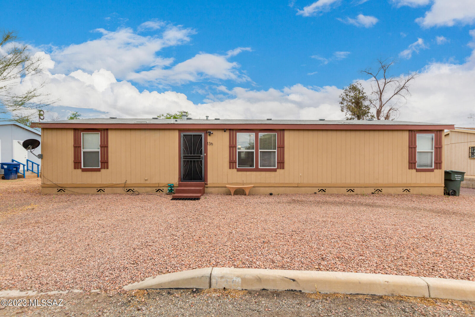 Property Photo:  136 E Placita Estrella  AZ 85705