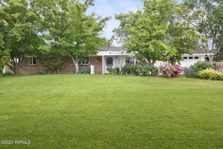 4213 Barge St  Yakima WA 98908 photo