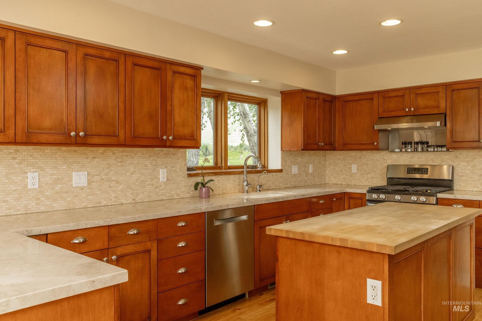 Property Photo: 750 Bonanza Lane ID 83333