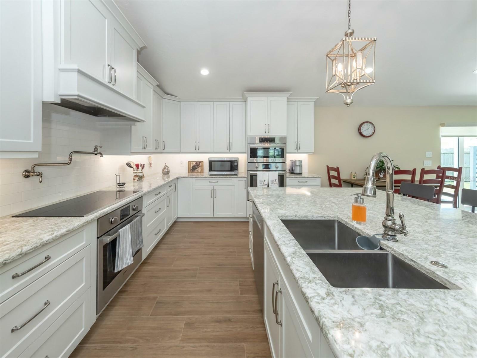 Property Photo: 15 Gulf Manor Drive FL 34285